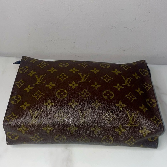 Authentic Louis Vuitton large Clutch with COA - Picture 12 of 13